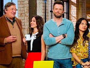 [CC] THE GREAT INDOORS THE COMPLETE TV SERIES 22 EPISODES ON DVD Joel McHale Stephen Fry